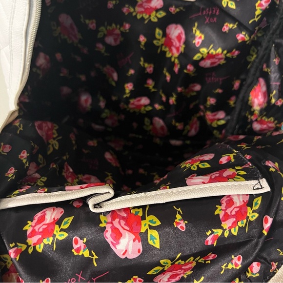 Betsey Johnson White Quilted sprinkle Drip Vegan Leather Backpack - Picture 10 of 10